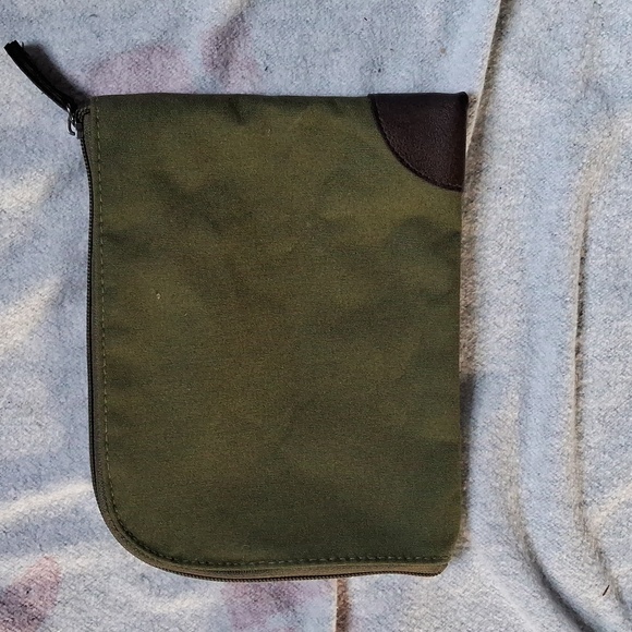 Shinola Detroit army green 6 X 8 bag - Picture 2 of 5